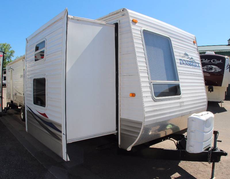 lot 0011 image: 2009 Gulf Stream Innsbruck 40TBS Destination Camper