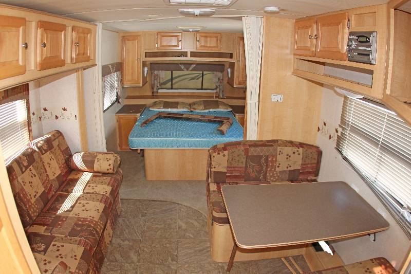 lot 0004 image: 2005 Trail-Lite 8263S Travel Trailer