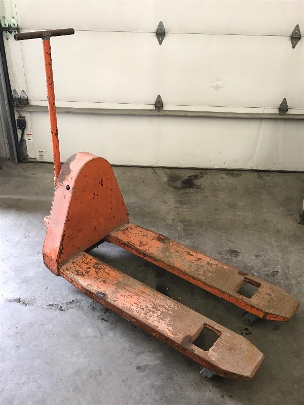 lot 4 image: Yale Comercial 4000# Pallet Jack, 4...