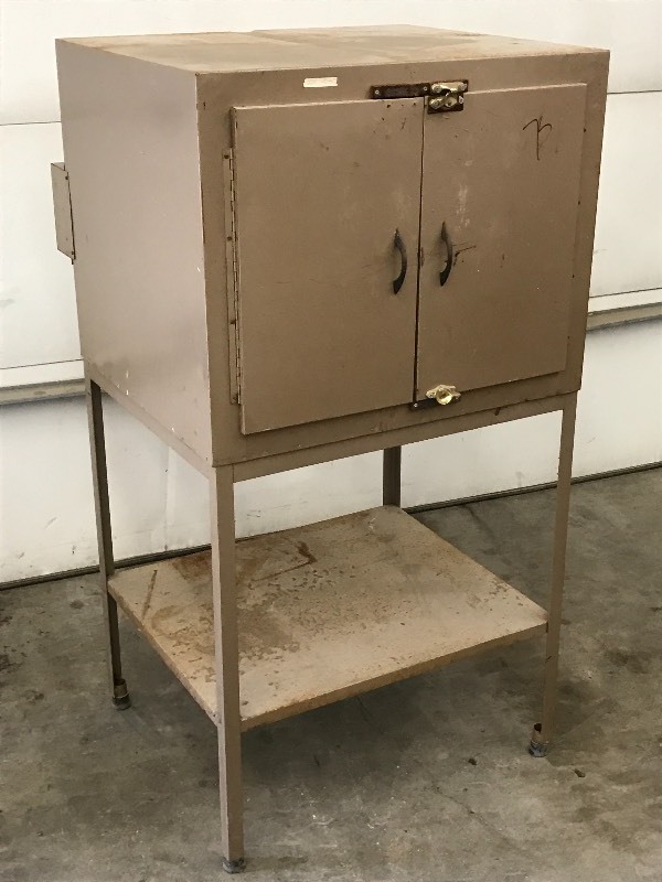 lot 8 image: Quincy 11-325 Commercial Welding Ro...