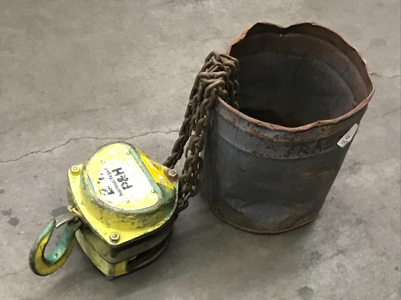 lot 30 image: P&H 2-Ton Commercial Chain Hoist ...