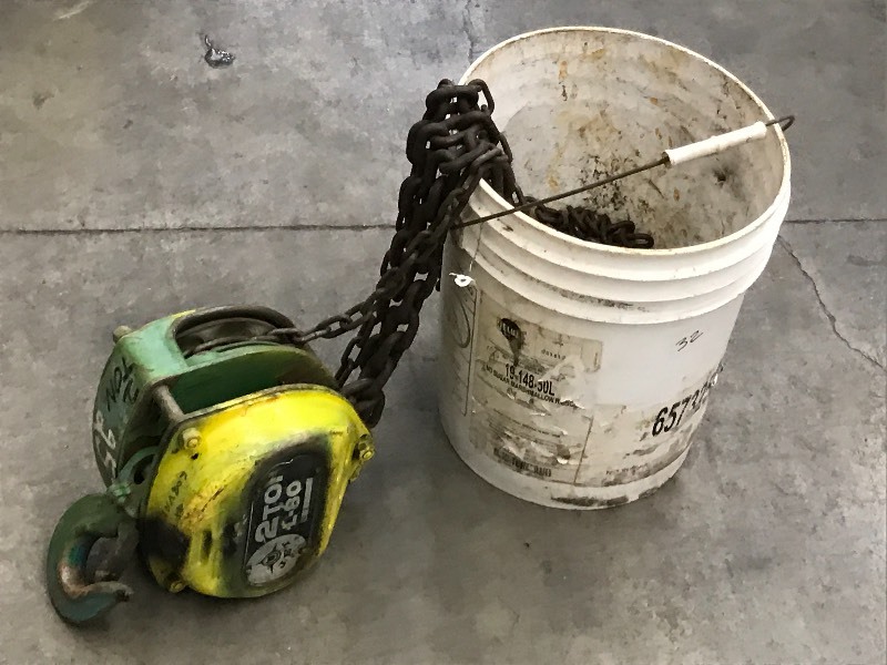 lot 32 image: P&H 2-Ton Commercial Chain Hoist ...