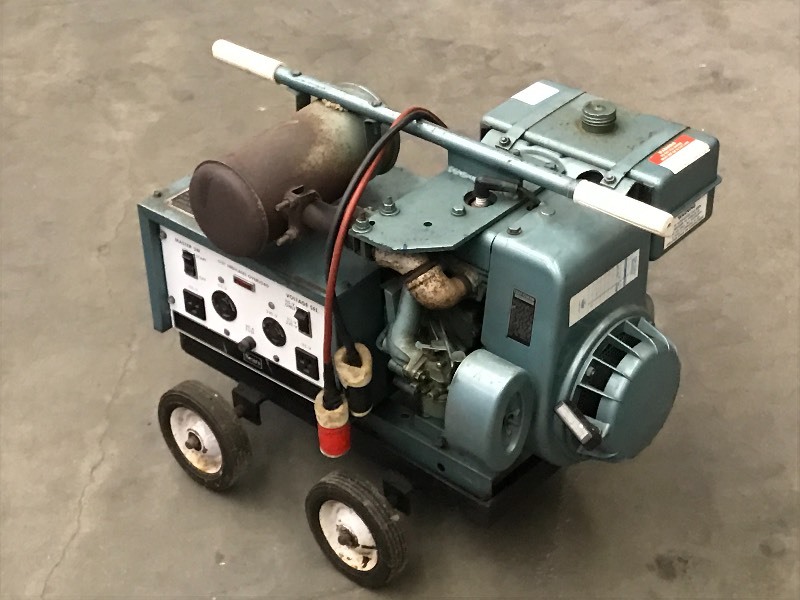 lot 33 image: Sears 3500Watt Generator, 115230Vo...