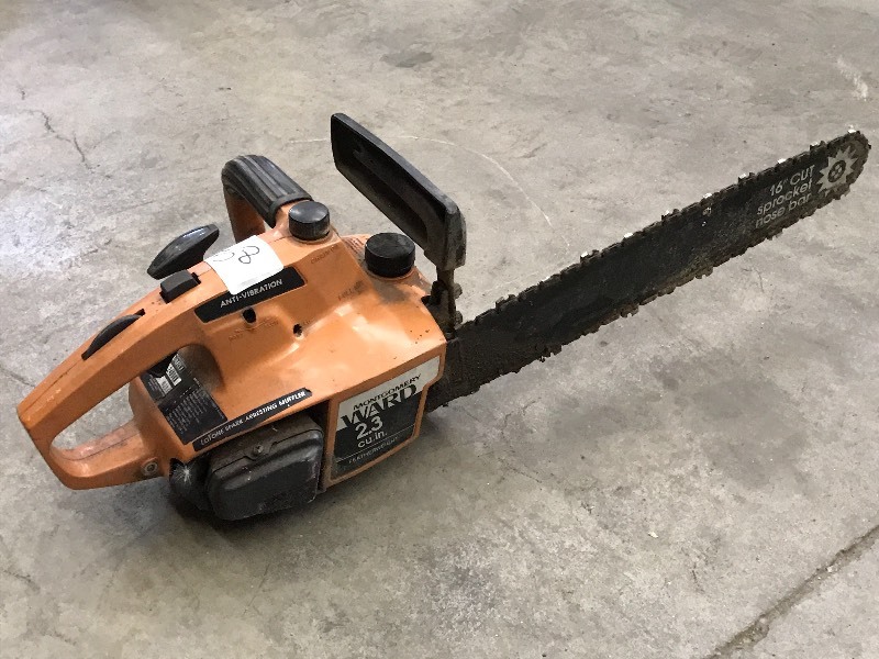 lot 38 image: Montgomery Wards 16 Chainsaw, Has ...