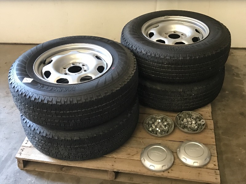 lot 50 image: (4) Wheels& Tires