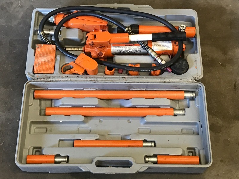 lot 51 image: 4-Ton Puller Set