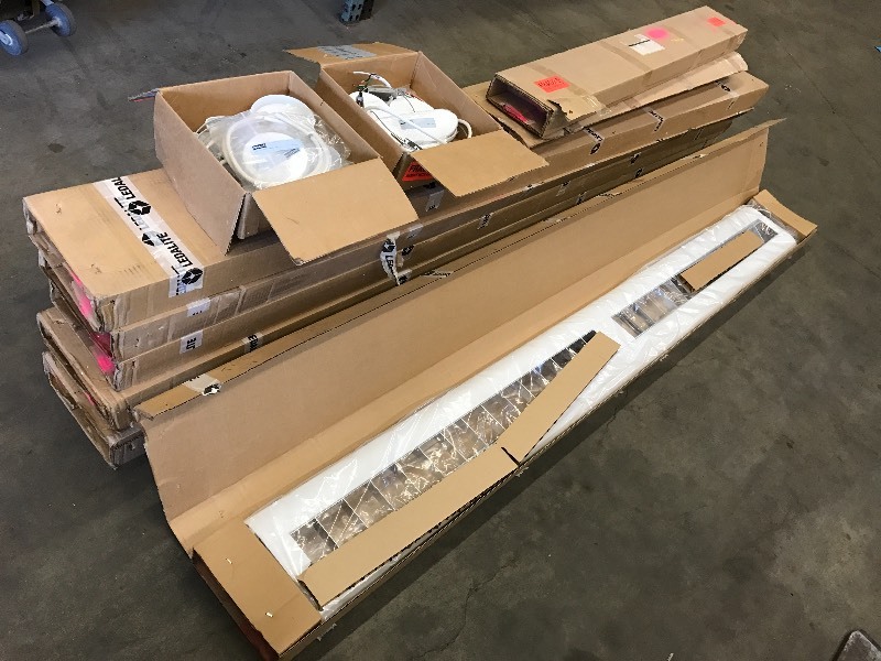 lot 54 image: Lot Of (6) Unused 8ft Lights