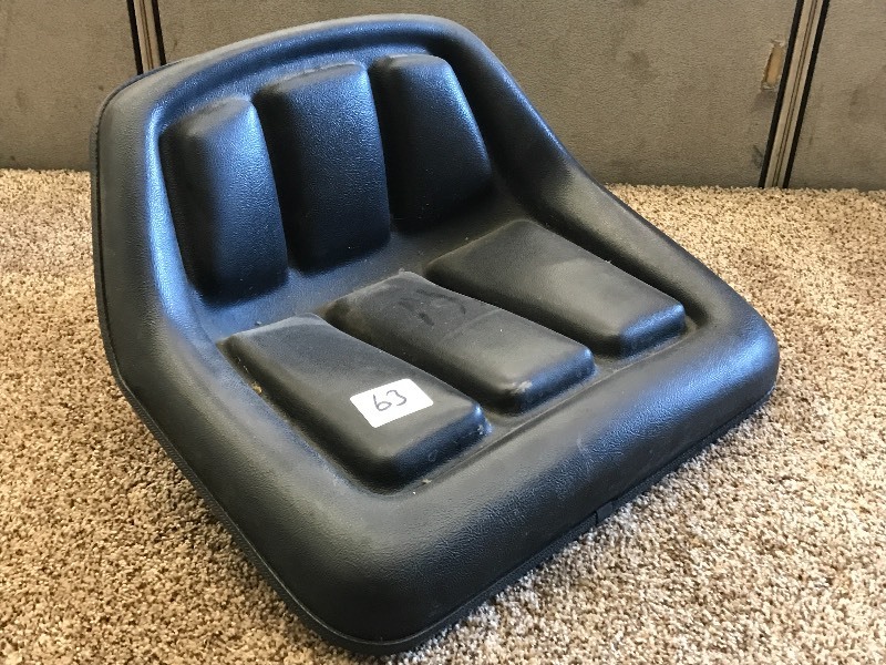 lot 63 image: Lawn Tractor Seat