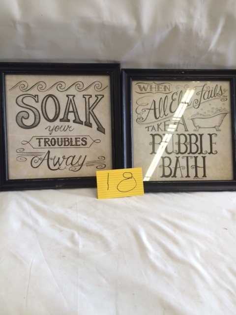 2x Bathroom Wall Decor