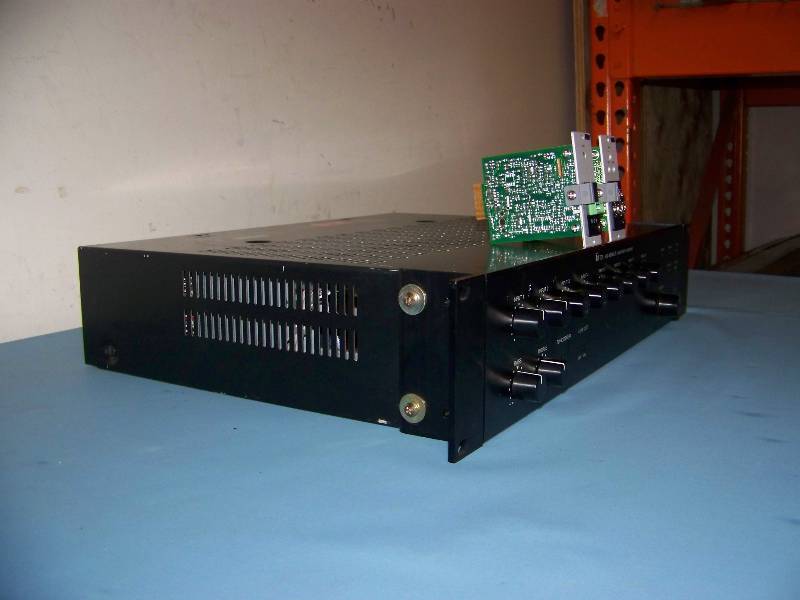 lot 41 image: TOA, 900 Series II, 8 Channel Mixer  Power Amplifier  Amp with (4) Rear Modules