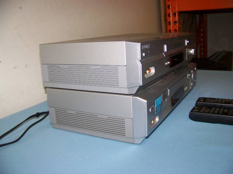 lot 60 image: (2) Sony, VCRs with Remote Controls