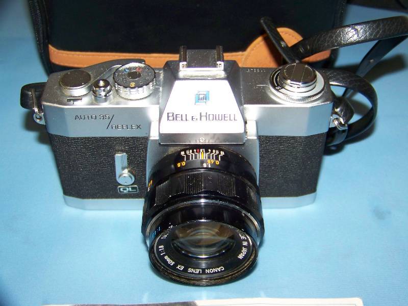 lot 76 image: Bell & Howell, Auto 35 Reflex, 35MM Camera with Vivitar, Flash Accessories and Travel Bag