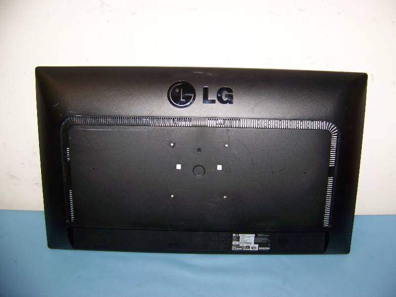lot 19 image: 27, LG, Widescreen, ColorPrime, LED-Backlit, IPS, Monitor with Chief, Adjustable Arm Desk Mount