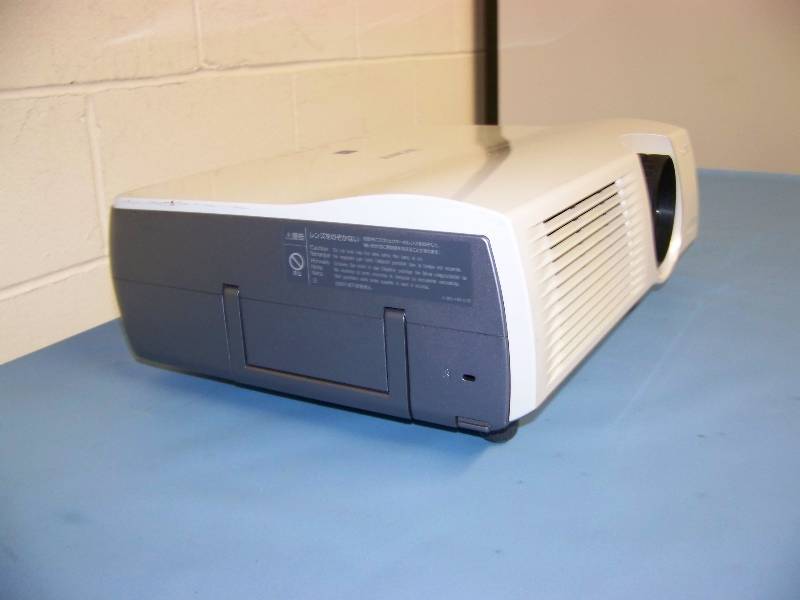 lot 29 image: Sony, SuperBright, VPL-PX40, LCD Projector