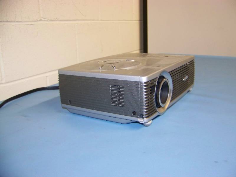 lot 31 image: Sanyo, PLC-SW35, LCD Projector