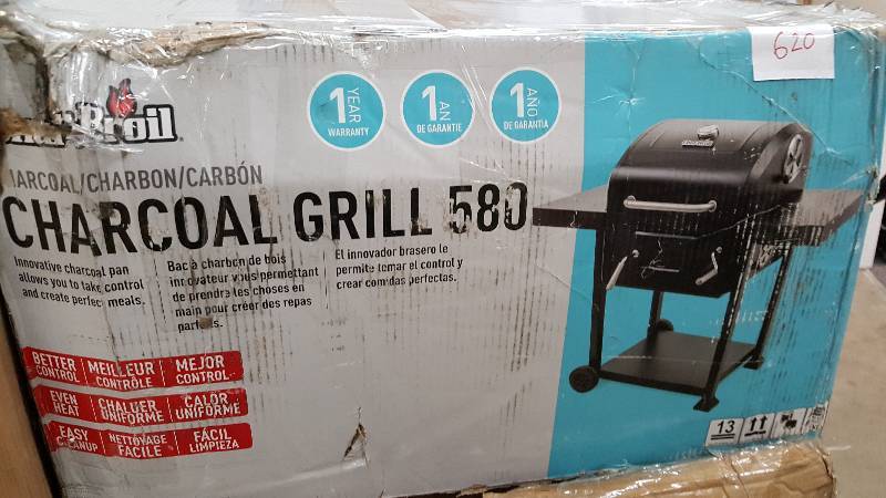 lot 620 image: Char-Broil Charcoal Grill