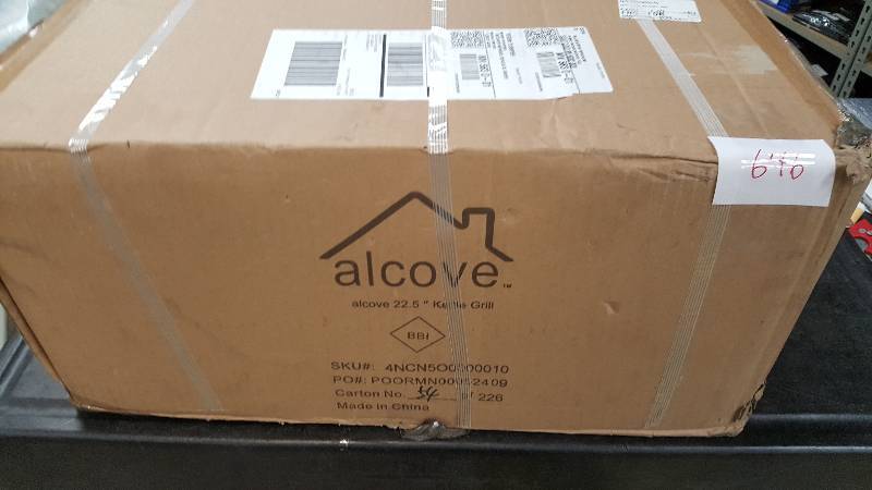 lot 646 image: alcove 22.5 Kettle Charcoal Grill