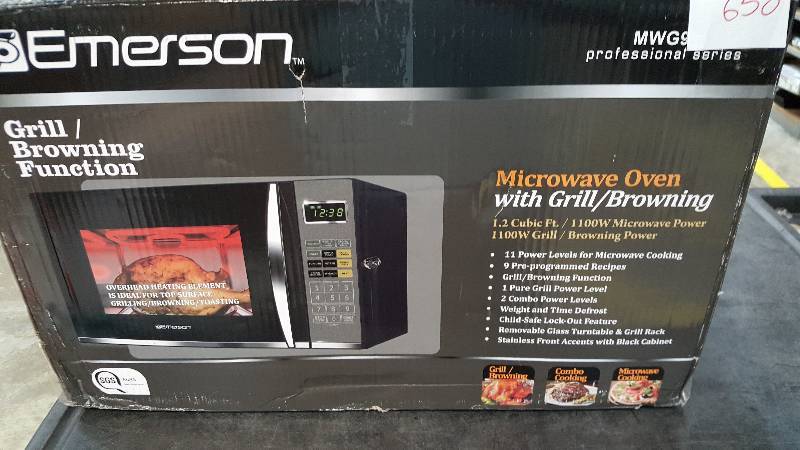 lot 650 image: Emerson 1.2 Cu. Ft. 1100-Watt Microwave OvenGrill