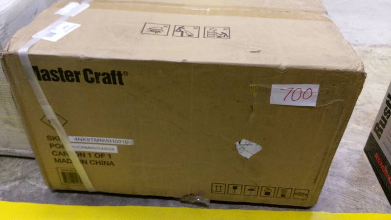 lot 700 image: Master Craft 8000 BTU Window Air Conditioner White