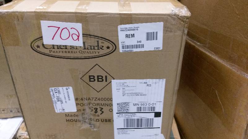 lot 702 image: Chefs Mark 5-Qt. Pressure Cooker