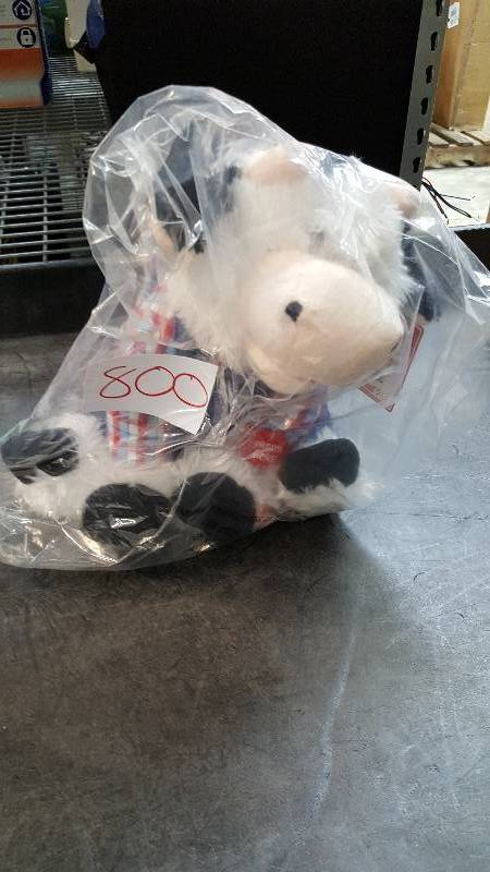 lot 800 image: Cuddle Barn Farmer Mac Singing Plush Cow
