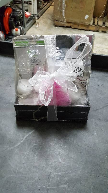 lot 823 image: The Spa Treatment Gift Box