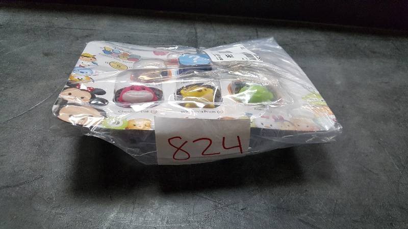 lot 824 image: Disney Tsum Tsum 9-Pack - Series 2 Style #1