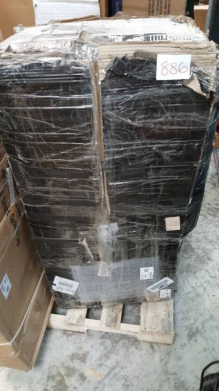 lot 886 image: Char-Broil American Gourmet CharcoalSmoker Grill