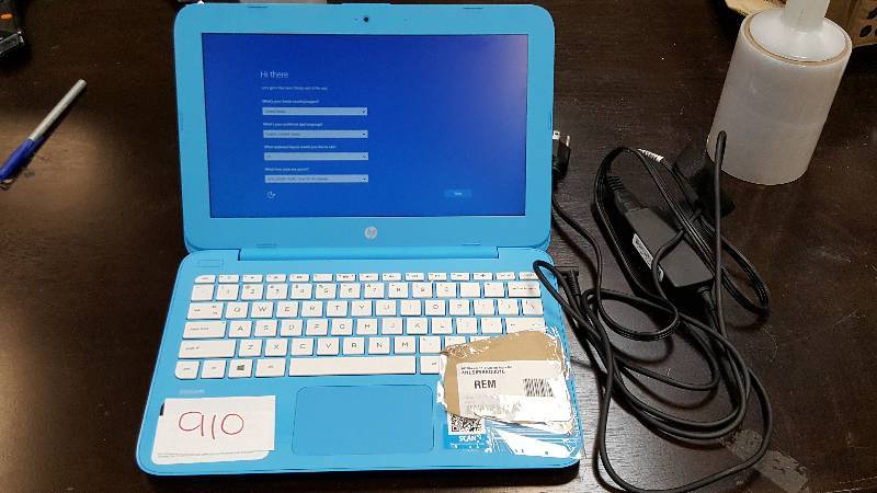 lot 910 image: HP Stream 11.6 HD 4GB Windows 10 Laptop Computer Aqua Blue