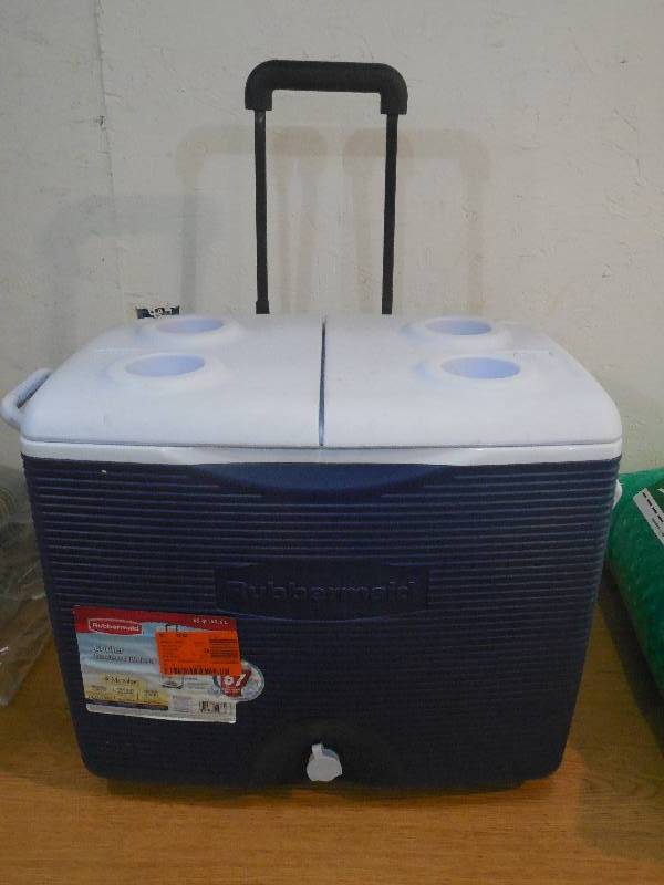 Rubbermaid 45 Qt. Blue Wheeled Cooler