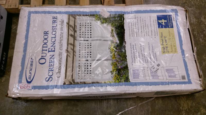 lot 665 image: Outdoor Screen Enclosure