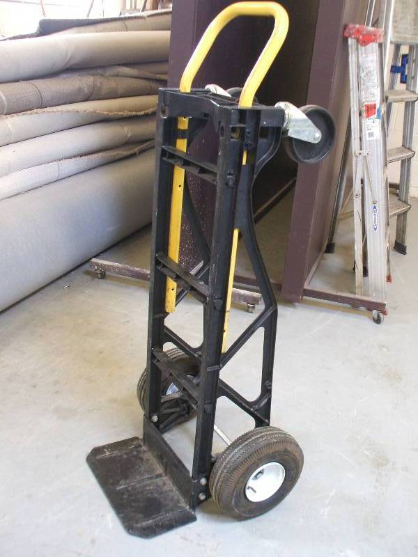 lot 813 image: DUAL HAND TRUCK