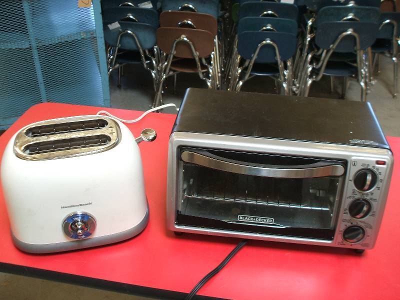 lot 816 image: TOASTER AND TOASTER OVEN