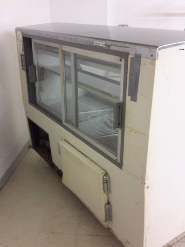 lot 5 image: 6 ft Pinnacle Deli Display Case