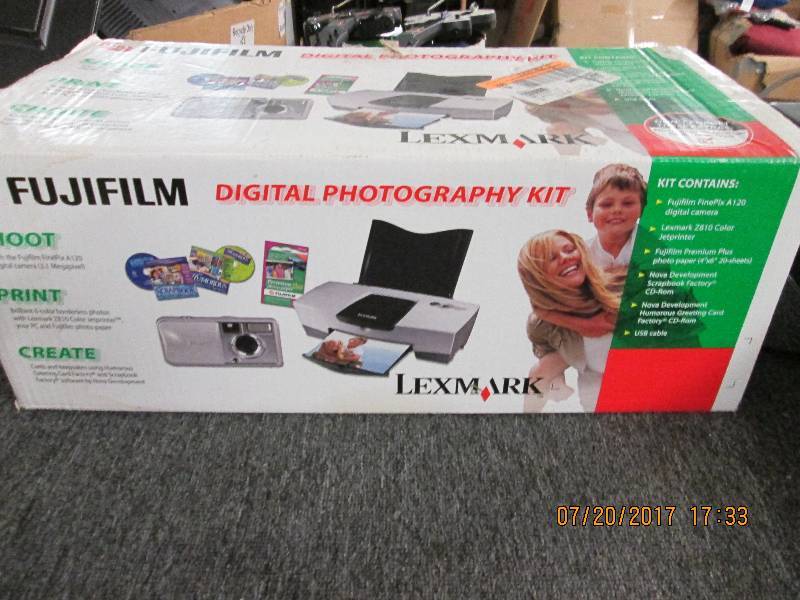 lot 207 image: fujifilm digital photography kit ...