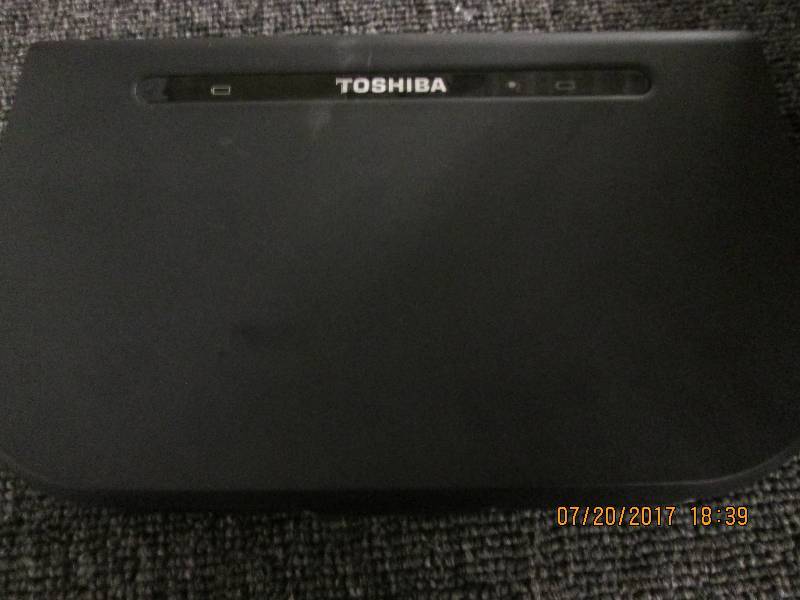 lot 215 image: 25 toshiba battery chargers no plug...