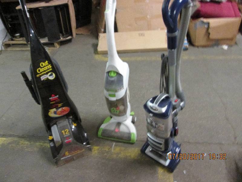 lot 227 image: 1 vacum, 1 carpet cleaner and 1 flo...