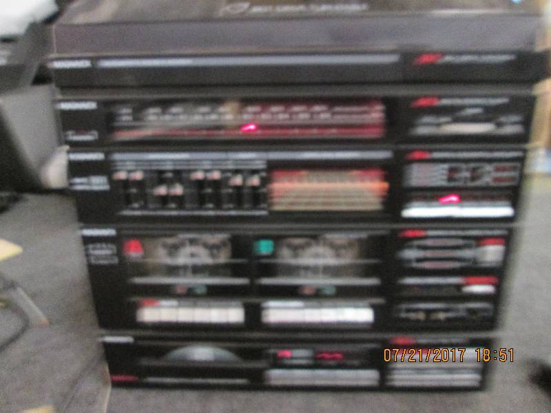 lot 246 image: magnavox integrated stereo sysem be...
