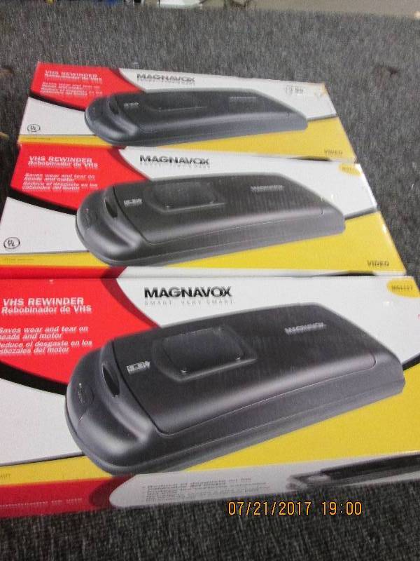 lot 247 image: 3 magnavox vhs rewiders ...