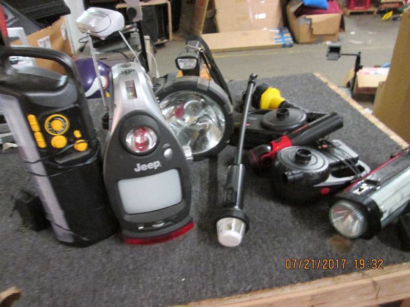 lot 250 image: lot of lights and air pumps unteste...
