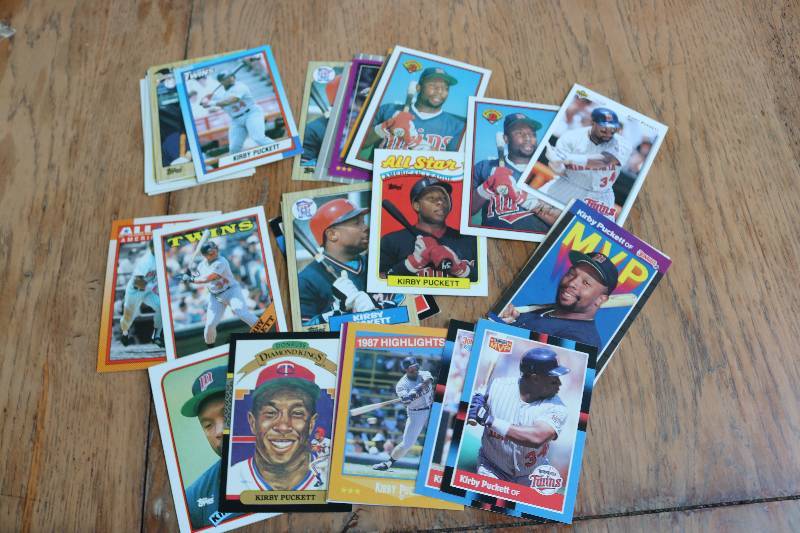 lot 126 image: 30 Kirby Puckkett cards...