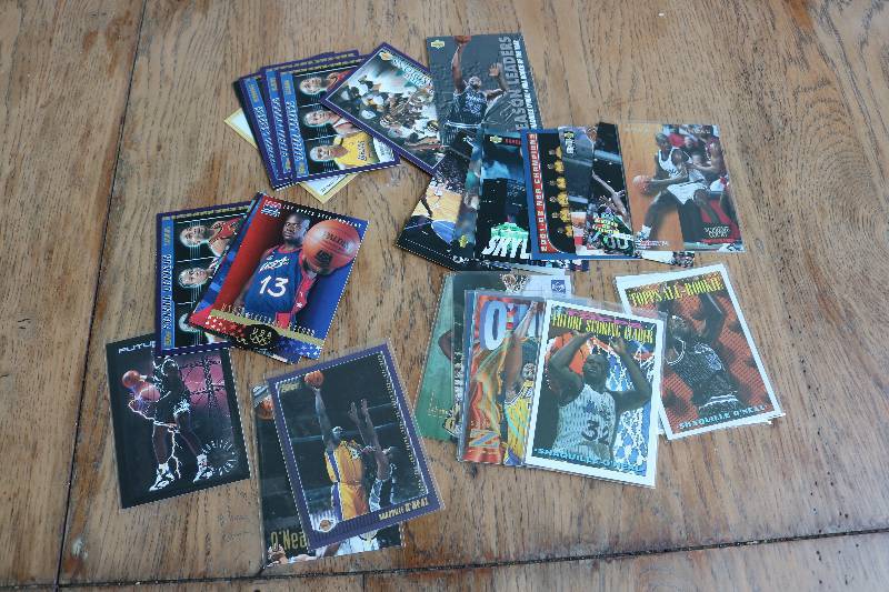 lot 128 image: 30 Shaquille o neal cards...