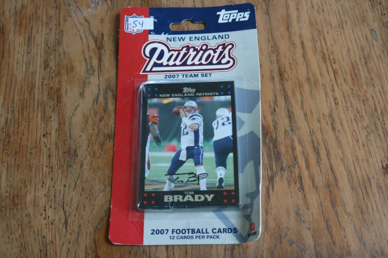 lot 154 image: 2007 Topps patriots Team set...