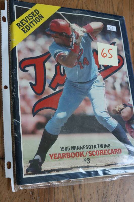 lot 165 image: 1985 Minnesota Twins yearbook scor...