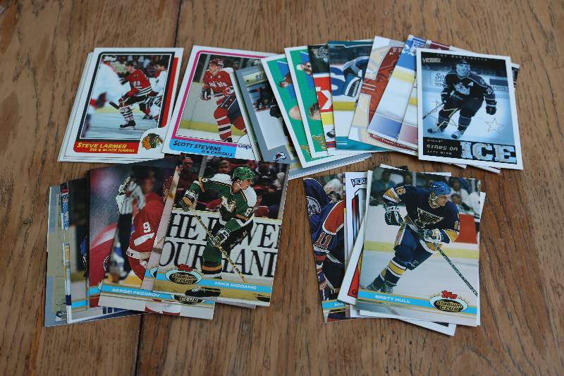lot 173 image: 40 Star Hockey cards...