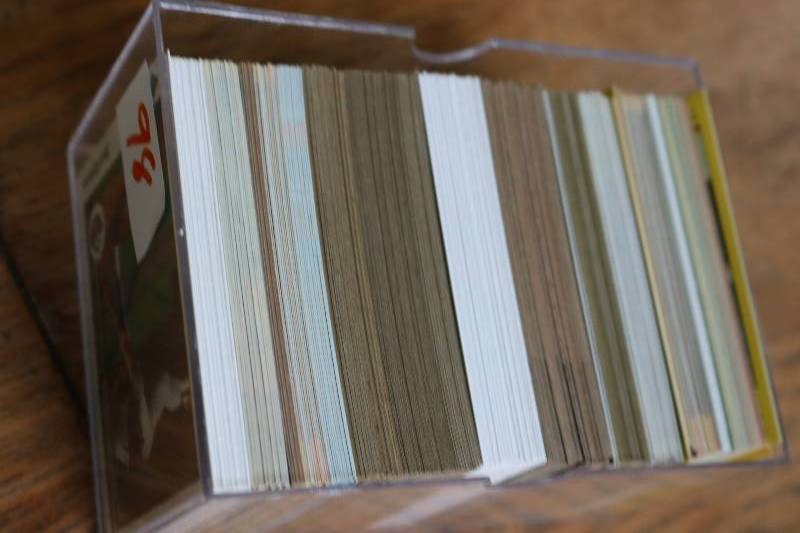 lot 198 image: Minnesota twins cards...