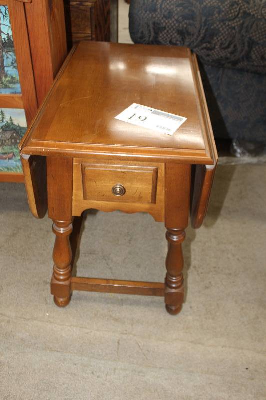 lot 19 image: 1-Drawer 2-Folding Wings Wood End Table