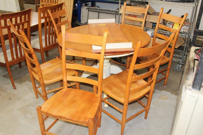 lot 2 image: Wood Dining Table w Leaf, 6-Chairs