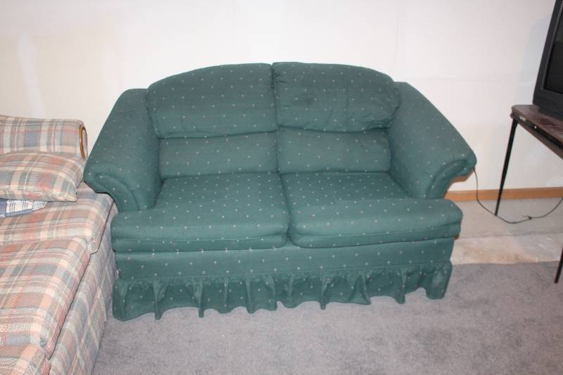 lot 17 image: Love Seat