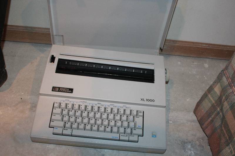 lot 25 image: Smith Corona XL3000 Typewriter